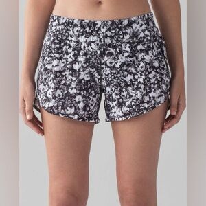 Lululemon Tracker Short V (4")